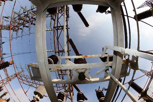 高壓電纜中置式高壓開關(guān)柜